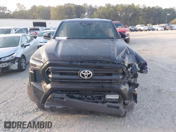 ✅ 2025 Toyota Tacoma SR5 • VIN: 3TMKB5FN6SM044331 • Lot: 43268595. Listed on IAAI with 500 mi. Free auction sales archive from the USA and detailed vehicle history report at DreamBid. Image 12.