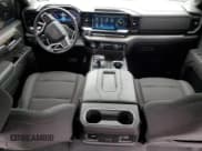 ✅ 2022 Chevrolet Silverado 1500 RST • VIN: 1GCUDEED9NZ593570 • Lot: 81027695. Wystawiony na Copart z przebiegiem 57 319 mil. Bezpłatny archiwum sprzedaży aukcyjnych z USA i szczegółowy raport historii pojazdu na DreamBid. Zdjęcie 8.