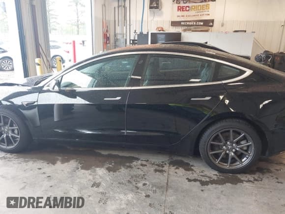 ✅ 2018 Tesla Model 3 Long Range Battery • VIN: 5YJ3E1EBXJF127632 • Lot: 42214133. Wystawiony na IAAI z przebiegiem 81 425 mil. Bezpłatny archiwum sprzedaży aukcyjnych z USA i szczegółowy raport historii pojazdu na DreamBid. Zdjęcie 15.