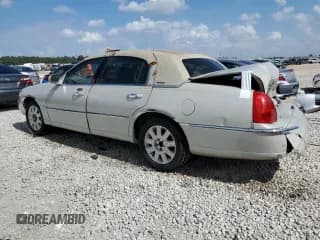 ✅ 2006 Lincoln Town Car Signature • VIN: 1LNHM81V66Y648948 • Lot: 60887624. Listed on Copart with 126,091 mi. Free auction sales archive from the USA and detailed vehicle history report at DreamBid. Image 2.