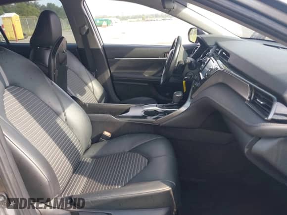 2019 Toyota Camry LE z VIN 4T1B11HK9KU232458, wystawiony jako IAAI lot #43203824 z przebiegiem 88 359 mil mil oraz . Historia ofert i sprzedaży dostępna na DreamBid. Obrazek 5.