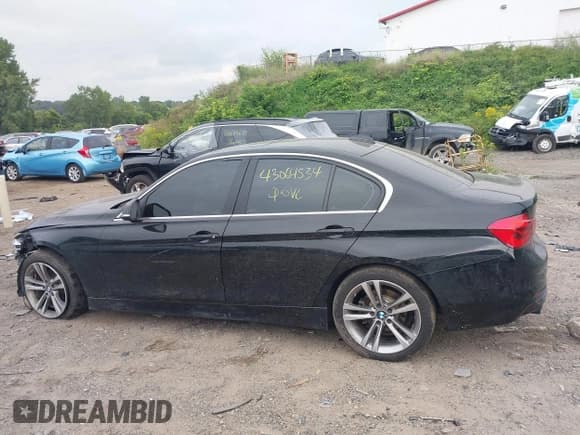 ✅ 2018 BMW 3 Series 330i xDrive • VIN: WBA8D9C53JA616349 • Лот: 43064534. Опубликован ранее на IAAI с пробегом 59 466 миль. Бесплатный доступ к архиву аукционных продаж из США и подробный отчёт об истории автомобиля на DreamBid. Изображение 14.
