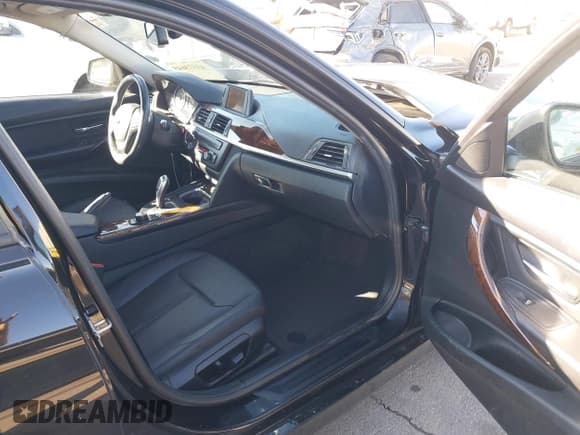 ✅ 2014 BMW 3 Series 328d xDrive • VIN: WBA3D5C5XEKX98831 • Lot: 43373645. Listed on IAAI with 262,316 mi. Free auction sales archive from the USA and detailed vehicle history report at DreamBid. Image 5.