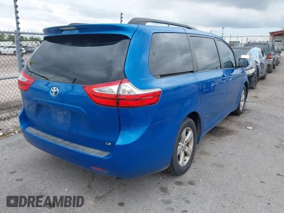 ✅ 2017 Toyota Sienna LE • VIN: 5TDKZ3DC4HS813712 • Лот: 43273612. Опубликован ранее на IAAI с пробегом 85 149 миль. Бесплатный доступ к архиву аукционных продаж из США и подробный отчёт об истории автомобиля на DreamBid. Изображение 4.