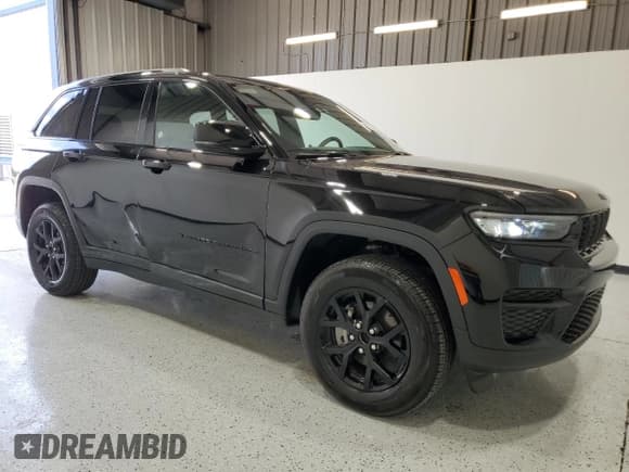 ✅ 2025 Jeep Grand Cherokee Altitude • VIN: 1C4RJHAG4S8656057 • Lot: 58400965. Listed on Copart with 8,018 mi. Free auction sales archive from the USA and detailed vehicle history report at DreamBid. Image 4.