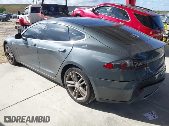✅ 2013 Tesla Model S • VIN: 5YJSA1CN9DFP12064 • Lot: 43811297. Wystawiony na IAAI z przebiegiem 157 494 mil. Bezpłatny archiwum sprzedaży aukcyjnych z USA i szczegółowy raport historii pojazdu na DreamBid. Zdjęcie 3.