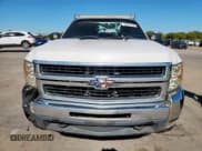 ✅ 2007 Chevrolet Silverado 2500HD 1LT • VIN: 1GCHC23K07F557176 • Lot: 90481755. Wystawiony na Copart z przebiegiem Nie podano. Bezpłatny archiwum sprzedaży aukcyjnych z USA i szczegółowy raport historii pojazdu na DreamBid. Zdjęcie 5.