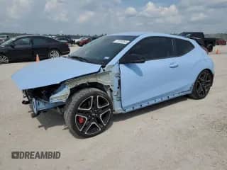 2022 Hyundai Veloster с VIN KMHT36AH7NU013397, выставлен на аукционе Copart как лот 73109364 с пробегом 35 283 миль миль и Списание • Salvage title. История ставок и продаж доступна на DreamBid. Изображение 1.