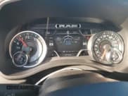 ✅ 2019 Ram 1500 Big Horn • VIN: 1C6SRFFTXKN710135 • Lot: 86158785. Wystawiony na Copart z przebiegiem 97 096 mil. Bezpłatny archiwum sprzedaży aukcyjnych z USA i szczegółowy raport historii pojazdu na DreamBid. Zdjęcie 9.