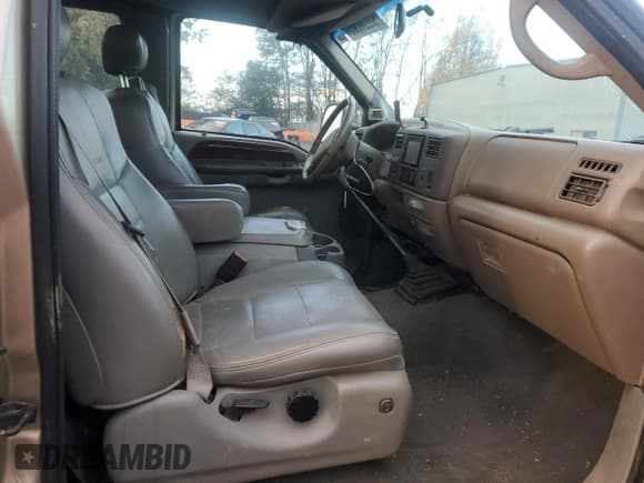 ✅ 2000 Ford F-250 XL • VIN: 1FTNX21F1YEA83615 • Lot: 92228505. Wystawiony na Copart z przebiegiem 198 394 mil. Bezpłatny archiwum sprzedaży aukcyjnych z USA i szczegółowy raport historii pojazdu na DreamBid. Zdjęcie 10.