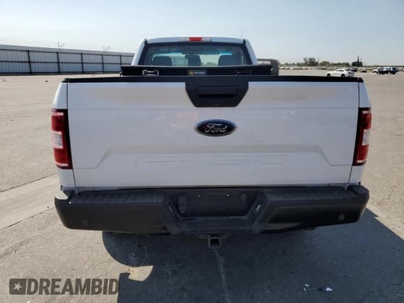 ✅ 2018 Ford F-150 XL • VIN: 1FTMF1CB1JKC01852 • Lot: 68040195. Wystawiony na Copart z przebiegiem 99 510 mil. Bezpłatny archiwum sprzedaży aukcyjnych z USA i szczegółowy raport historii pojazdu na DreamBid. Zdjęcie 6.