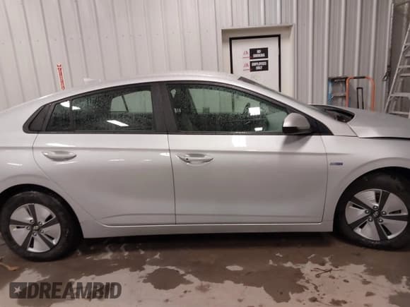 ✅ 2017 Hyundai Ioniq Blue • VIN: KMHC65LCXHU057496 • Lot: 43586853. Listed on IAAI with 42,659 mi. Free auction sales archive from the USA and detailed vehicle history report at DreamBid. Image 14.