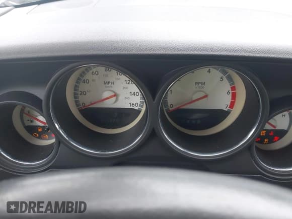 ✅ 2010 Dodge Challenger R/T Classic • VIN: 2B3CJ5DT3AH217956 • Lot: 41513834. Wystawiony na IAAI z przebiegiem 111 320 mil. Bezpłatny archiwum sprzedaży aukcyjnych z USA i szczegółowy raport historii pojazdu na DreamBid. Zdjęcie 7.