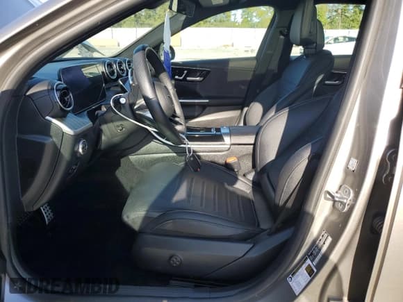 ✅ 2024 Mercedes-Benz C 300 • VIN: W1KAF4HB0RR185990 • Lot: 85304155. Wystawiony na Copart z przebiegiem Nie podano. Bezpłatny archiwum sprzedaży aukcyjnych z USA i szczegółowy raport historii pojazdu na DreamBid. Zdjęcie 7.