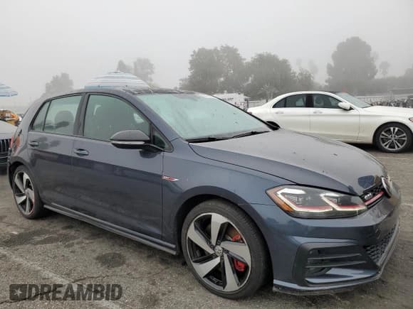 ✅ 2018 Volkswagen Golf GTI S • VIN: 3VW447AU7JM276185 • Лот: 90896895. Опубликован ранее на Copart с пробегом 103 714 миль. Бесплатный доступ к архиву аукционных продаж из США и подробный отчёт об истории автомобиля на DreamBid. Изображение 4.