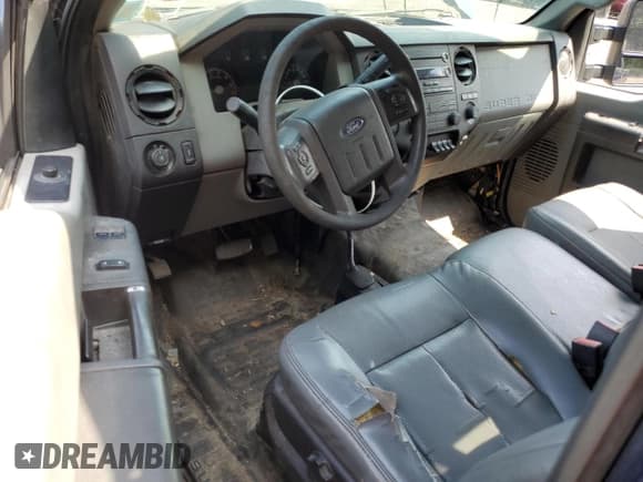 ✅ 2016 Ford F-250 XLT • VIN: 1FTBF2B63GEB19906 • Lot: 65196585. Wystawiony na Copart z przebiegiem Nie podano. Bezpłatny archiwum sprzedaży aukcyjnych z USA i szczegółowy raport historii pojazdu na DreamBid. Zdjęcie 8.