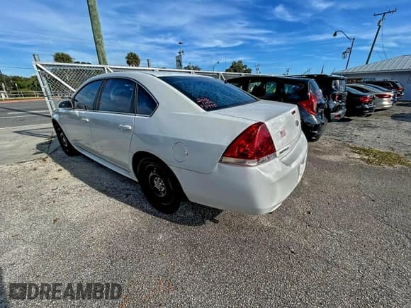 ✅ 2016 Chevrolet Impala Police Police • VIN: 2G1WD5E3XG1109894 • Лот: 94383565. Опубликован ранее на Copart с пробегом 115 160 миль. Бесплатный доступ к архиву аукционных продаж из США и подробный отчёт об истории автомобиля на DreamBid. Изображение 3.