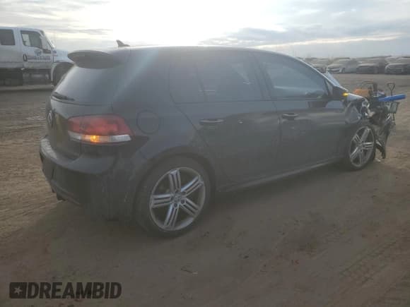 ✅ 2013 Volkswagen Golf R • VIN: WVWPF7AJ6DW067279 • Lot: 41693475. Wystawiony na Copart z przebiegiem 129 506 mil. Bezpłatny archiwum sprzedaży aukcyjnych z USA i szczegółowy raport historii pojazdu na DreamBid. Zdjęcie 3.