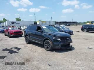 2022 Kia Sorento X-Line S z VIN 5XYRLDLC9NG149780, wystawiony jako IAAI lot #42567100 z przebiegiem 62 097 mil mil oraz . Historia ofert i sprzedaży dostępna na DreamBid. Obrazek 1.