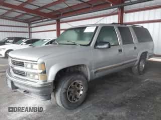 ✅ 1997 Chevrolet Suburban • VIN: 3GNFK16R3VG162229 • Lot: 43293512. Wystawiony na IAAI z przebiegiem 308 079 mil. Bezpłatny archiwum sprzedaży aukcyjnych z USA i szczegółowy raport historii pojazdu na DreamBid. Zdjęcie 2.