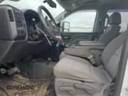 ✅ 2017 Chevrolet Silverado 2500HD Work Truck • VIN: 1GC2KUEG8HZ347258 • Lot: 59898504. Wystawiony na Copart z przebiegiem 94 194 mil. Bezpłatny archiwum sprzedaży aukcyjnych z USA i szczegółowy raport historii pojazdu na DreamBid. Zdjęcie 7.