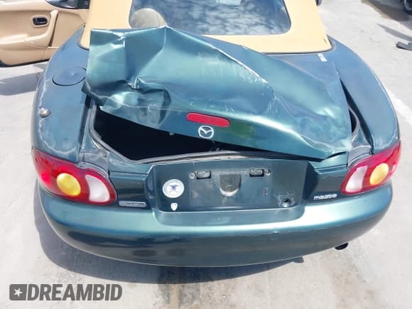 ✅ 1999 Mazda MX-5 Miata • VIN: JM1NB3534X0112735 • Lot: 43075649. Wystawiony na IAAI z przebiegiem 123 327 mil. Bezpłatny archiwum sprzedaży aukcyjnych z USA i szczegółowy raport historii pojazdu na DreamBid. Zdjęcie 6.