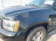 ✅ 2014 Chevrolet Tahoe LT • VIN: 1GNSCBE01ER235571 • Lot: 42403118. Listed on IAAI with 238,069 mi. Free auction sales archive from the USA and detailed vehicle history report at DreamBid. Image 17.