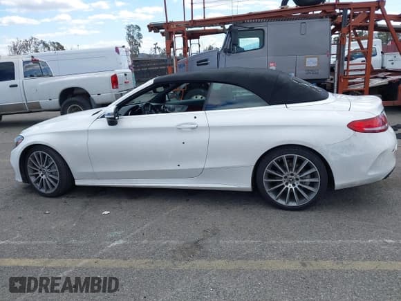 ✅ 2018 Mercedes-Benz C 300 • VIN: WDDWK4JB4JF698192 • Lot: 41687143. Wystawiony na IAAI z przebiegiem 78 702 mil. Bezpłatny archiwum sprzedaży aukcyjnych z USA i szczegółowy raport historii pojazdu na DreamBid. Zdjęcie 15.