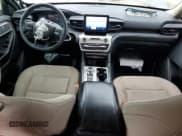 ✅ 2021 Ford Explorer • VIN: 1FMSK7BH5MGB28029 • Lot: 71401394. Wystawiony na Copart z przebiegiem 84 351 mil. Bezpłatny archiwum sprzedaży aukcyjnych z USA i szczegółowy raport historii pojazdu na DreamBid. Zdjęcie 8.