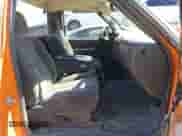 2004 Chevrolet Silverado 1500 Work Truck z VIN 1GCEC14X24Z284372, wystawiony jako IAAI lot #41714675 z przebiegiem 193 486 mil mil oraz . Historia ofert i sprzedaży dostępna na DreamBid. Obrazek 8.