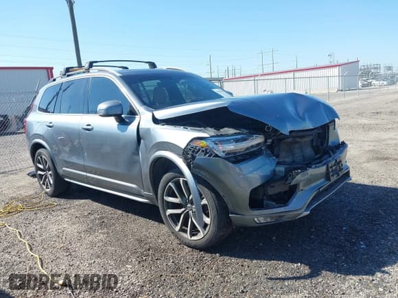 ✅ 2019 Volvo XC90 Momentum • VIN: YV4A22PK1K1417851 • Lot: 43511075. Wystawiony na IAAI z przebiegiem 98 867 mil. Bezpłatny archiwum sprzedaży aukcyjnych z USA i szczegółowy raport historii pojazdu na DreamBid. Zdjęcie 1.