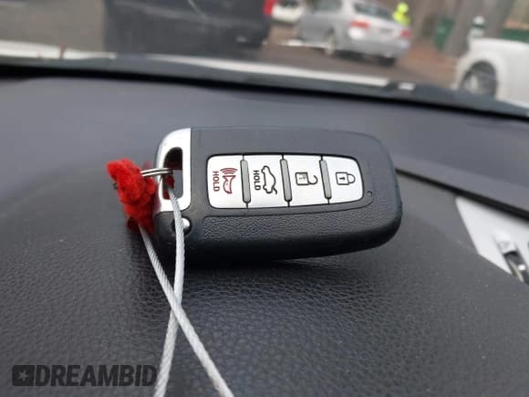 ✅ 2013 Hyundai Azera • VIN: KMHFH4JG6DA262302 • Lot: 43934943. Listed on IAAI with 241,054 mi. Free auction sales archive from the USA and detailed vehicle history report at DreamBid. Image 11.