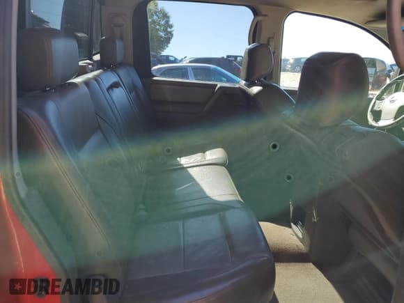 ✅ 2005 Nissan Titan LE • VIN: 1N6BA07A95N571093 • Lot: 82389815. Wystawiony na Copart z przebiegiem 380 660 mil. Bezpłatny archiwum sprzedaży aukcyjnych z USA i szczegółowy raport historii pojazdu na DreamBid. Zdjęcie 10.