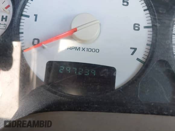 2003 Dodge 1500 ST z VIN 1D7HA18N03S145236, wystawiony jako IAAI lot #41534651 z przebiegiem 297 239 mil mil oraz . Historia ofert i sprzedaży dostępna na DreamBid. Obrazek 7.