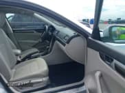 ✅ 2016 Volkswagen Passat SE • VIN: 1VWBS7A30GC061780 • Lot: 42963958. Wystawiony na IAAI z przebiegiem 87 364 mil. Bezpłatny archiwum sprzedaży aukcyjnych z USA i szczegółowy raport historii pojazdu na DreamBid. Zdjęcie 5.