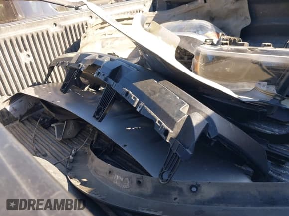 ✅ 2019 Ram 1500 Sport • VIN: 1C6SRFET3KN826343 • Lot: 43588354. Wystawiony na IAAI z przebiegiem 122 407 mil. Bezpłatny archiwum sprzedaży aukcyjnych z USA i szczegółowy raport historii pojazdu na DreamBid. Zdjęcie 19.