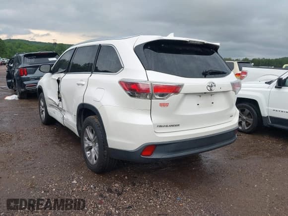 ✅ 2015 Toyota Highlander XLE • VIN: 5TDKKRFH6FS092841 • Lot: 42538576. Wystawiony na IAAI z przebiegiem 180 556 mil. Bezpłatny archiwum sprzedaży aukcyjnych z USA i szczegółowy raport historii pojazdu na DreamBid. Zdjęcie 3.