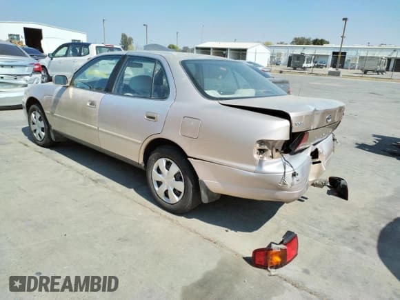 ✅ 1996 Toyota Camry LE • VIN: 4T1BF12K5TU124754 • Лот: 59474342. Опубликован ранее на Copart с пробегом 205 188 миль. Бесплатный доступ к архиву аукционных продаж из США и подробный отчёт об истории автомобиля на DreamBid. Изображение 3.