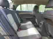 2010 Chevrolet Malibu 1LS z VIN 1G1ZB5E02AF262603, wystawiony jako Copart lot #57138915 z przebiegiem 128 992 mil mil oraz Szkoda całkowita • Salvage title. Historia ofert i sprzedaży dostępna na DreamBid. Obrazek 10.