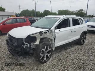 ✅ 2023 Volkswagen Taos SEL • VIN: 3VV2X7B20PM341063 • Lot: 58322785. Wystawiony na Copart z przebiegiem 49 449 mil. Bezpłatny archiwum sprzedaży aukcyjnych z USA i szczegółowy raport historii pojazdu na DreamBid. Zdjęcie 1.