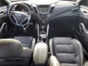 ✅ 2016 Hyundai Veloster Turbo R-Spec • VIN: KMHTC6AE6GU283682 • Lot: 87584995. Wystawiony na Copart z przebiegiem 106 291 mil. Bezpłatny archiwum sprzedaży aukcyjnych z USA i szczegółowy raport historii pojazdu na DreamBid. Zdjęcie 8.