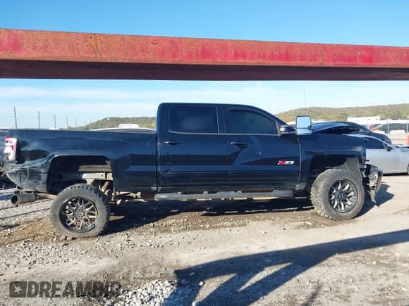 ✅ 2018 Chevrolet Silverado 2500HD LTZ • VIN: 1GC1KWEY1JF291090 • Lot: 43585181. Wystawiony na IAAI z przebiegiem 127 770 mil. Bezpłatny archiwum sprzedaży aukcyjnych z USA i szczegółowy raport historii pojazdu na DreamBid. Zdjęcie 12.