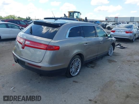 ✅ 2019 Lincoln MKT Reserve • VIN: 2LMHJ5AT1KBL00122 • Лот: 42222392. Опубликован ранее на IAAI с пробегом 56 852 миль. Бесплатный доступ к архиву аукционных продаж из США и подробный отчёт об истории автомобиля на DreamBid. Изображение 4.