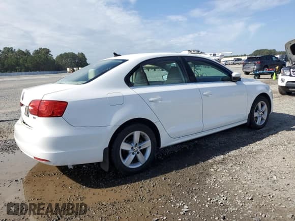 ✅ 2013 Volkswagen Jetta TDI w/Premium/Nav • VIN: 3VWLL7AJ6DM414789 • Lot: 84942895. Listed on Copart with 75,996 mi. Free auction sales archive from the USA and detailed vehicle history report at DreamBid. Image 3.