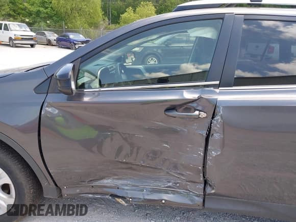 ✅ 2014 Toyota RAV4 LE • VIN: JTMZFREV0EJ021172 • Lot: 42123498. Listed on IAAI with 63,846 mi. Free auction sales archive from the USA and detailed vehicle history report at DreamBid. Image 6.