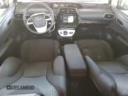 ✅ 2018 Toyota Prius Premium • VIN: JTDKARFP9J3100872 • Lot: 91908985. Wystawiony na Copart z przebiegiem 20 925 mil. Bezpłatny archiwum sprzedaży aukcyjnych z USA i szczegółowy raport historii pojazdu na DreamBid. Zdjęcie 8.