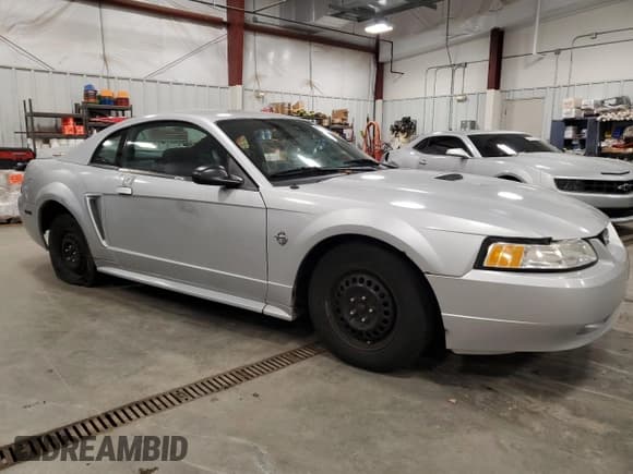 ✅ 1999 Ford Mustang • VIN: 1FAFP4047XF226579 • Lot: 82622445. Wystawiony na Copart z przebiegiem Nie podano. Bezpłatny archiwum sprzedaży aukcyjnych z USA i szczegółowy raport historii pojazdu na DreamBid. Zdjęcie 4.