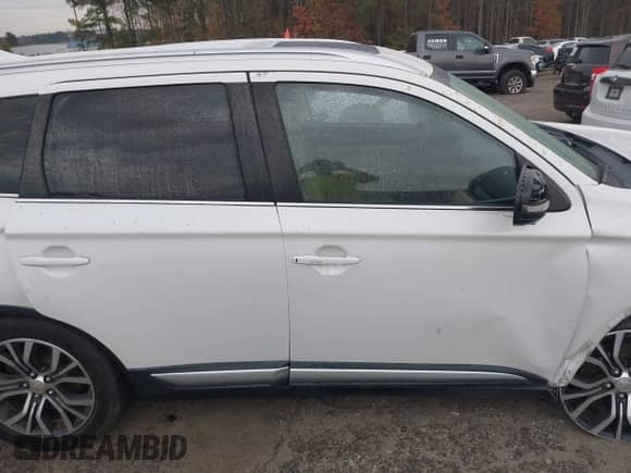 2018 Mitsubishi Outlander SE with VIN JA4AD3A31JZ068236, listed as a IAAI auction lot 40917348 with 144,529 mi miles and . Bid and sale history available at DreamBid. Image 13.
