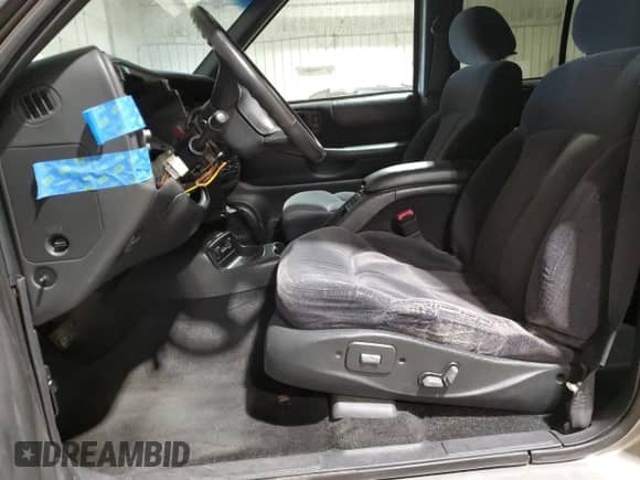 2000 Chevrolet Blazer LT with VIN 1GNDT13W8Y2260247, listed as a Copart auction lot 61902915 with 280,378 mi miles and Salvage title. Bid and sale history available at DreamBid. Image 7.