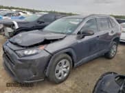 ✅ 2021 Toyota RAV4 LE • VIN: 2T3H1RFV8MC111325 • Lot: 80747415. Wystawiony na Copart z przebiegiem 44 814 mil. Bezpłatny archiwum sprzedaży aukcyjnych z USA i szczegółowy raport historii pojazdu na DreamBid. Zdjęcie 1.